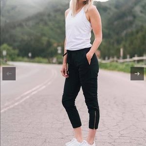 ZYIA black everywhere zipper jogger M NWTB